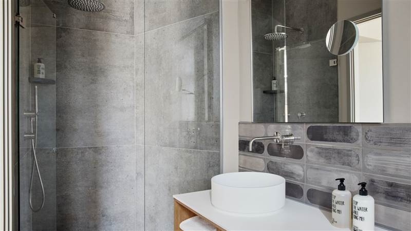 SP34 Apartments Studio bathroom