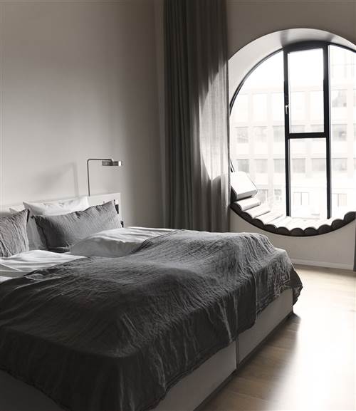 Hotel Ottilia Deluxe Room with round win