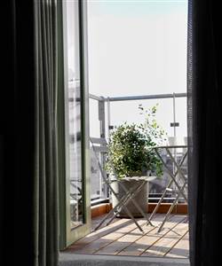 Hotel Hans Deluxe Double Room with balco