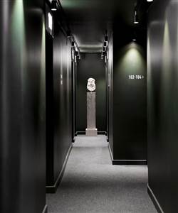 Hotel Hans Hallways (7)