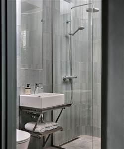 Hotel Hans Standard Double Room  9 